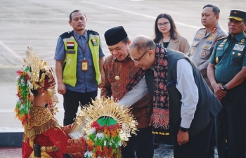 Ambassador of India, H.E. Sandeep Chakravorty was received by Governor of Jambi, H.E. Al Haris at Jambi airport on 17.12.2024